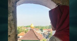 Melepas Cinta Sang Penyiar Tampan
