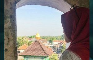 Melepas Cinta Sang Penyiar Tampan