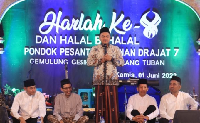 Saat Ceramah di PP. Sunan Drajat 7, Gus Anas Beri Kejutan. Apa Itu?