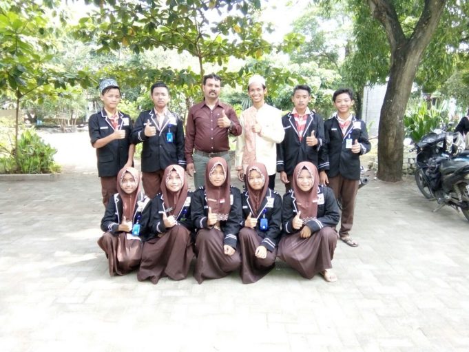Seniman Origami dari India di Ponpes Sunan Drajat