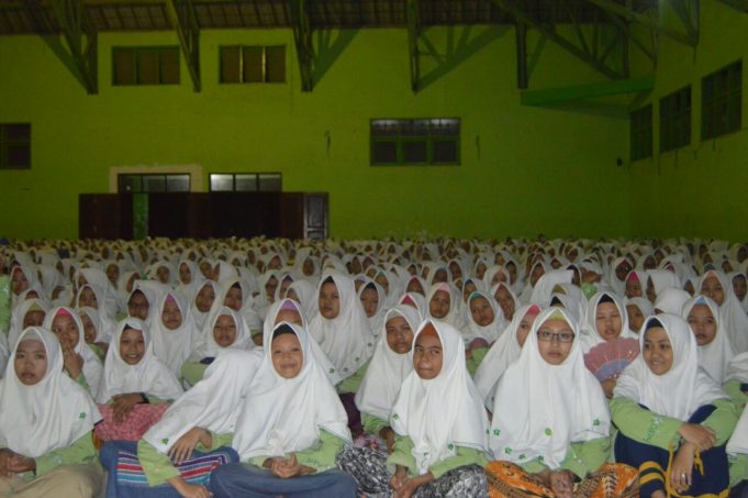 Pondok Pesantren Putri Gelar Acara Isra Miraj