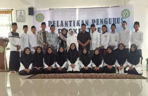 Ning Tina Lantik Pengurus Organisasi POSKESTREN PPSD