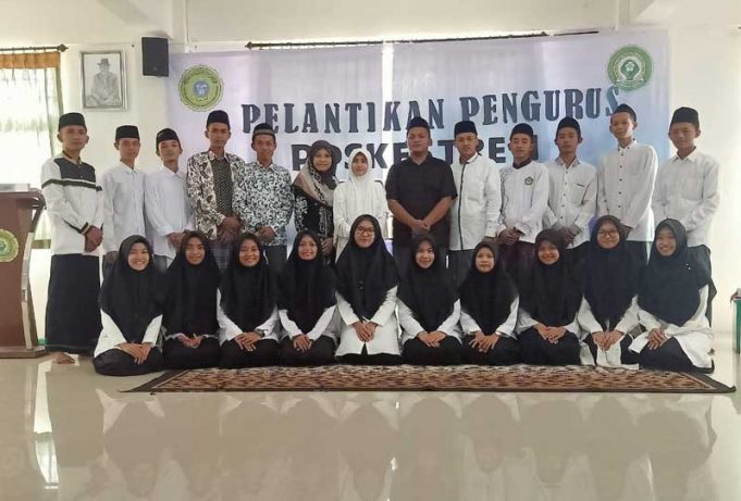 Ning Tina Lantik Pengurus Organisasi POSKESTREN PPSD