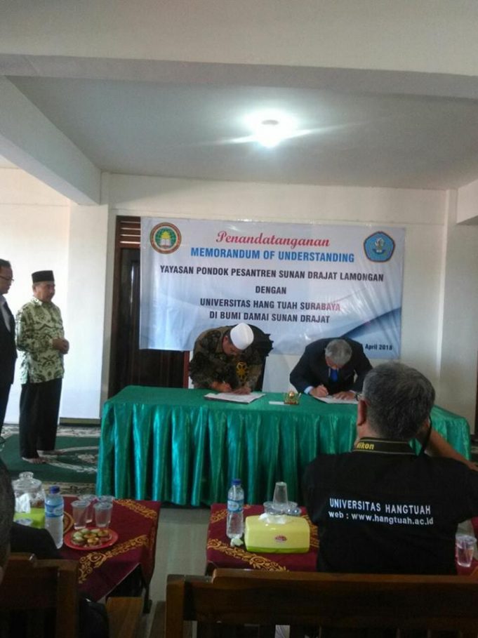 Penandatanganan MoU Hang Tuah Surabaya Dengan Yayasan Pondok Pesantren Sunan Drajat Lamongan.